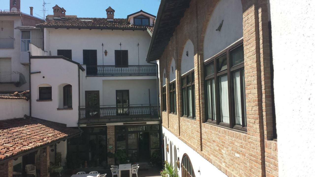 Albergo Leon D'Oro Dogliani Exterior photo